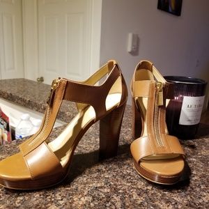 MICHEAL KORS COGNAC HEELS
